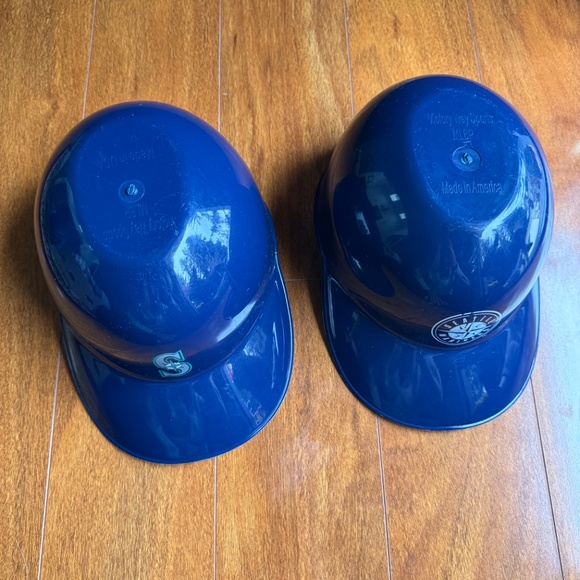 Two Adult MLB Seattle Mariners Souvenir Plastic Batting Helmets Victory Sports. - Picture 2 of 12